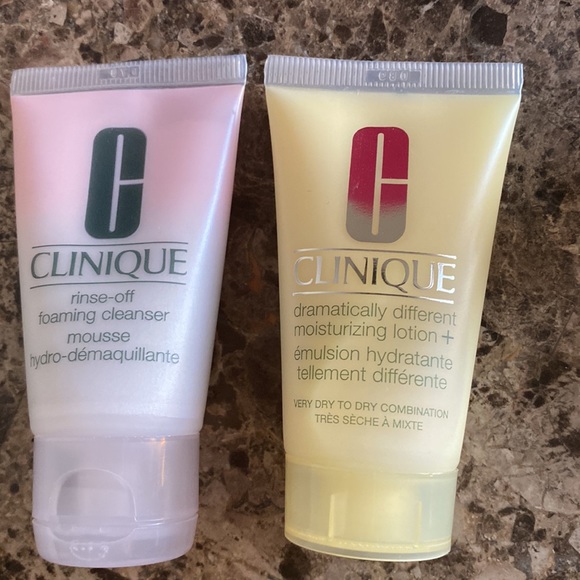 🎊Host Pick🎊 Clinique Gift Set - Picture 4 of 10